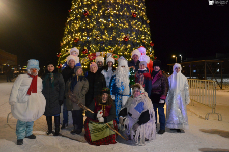 А у нас новый год! Ёлка в гости всех зовет